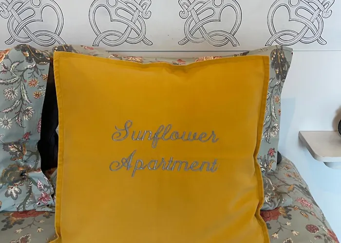 Sunflower Old Town アパート
